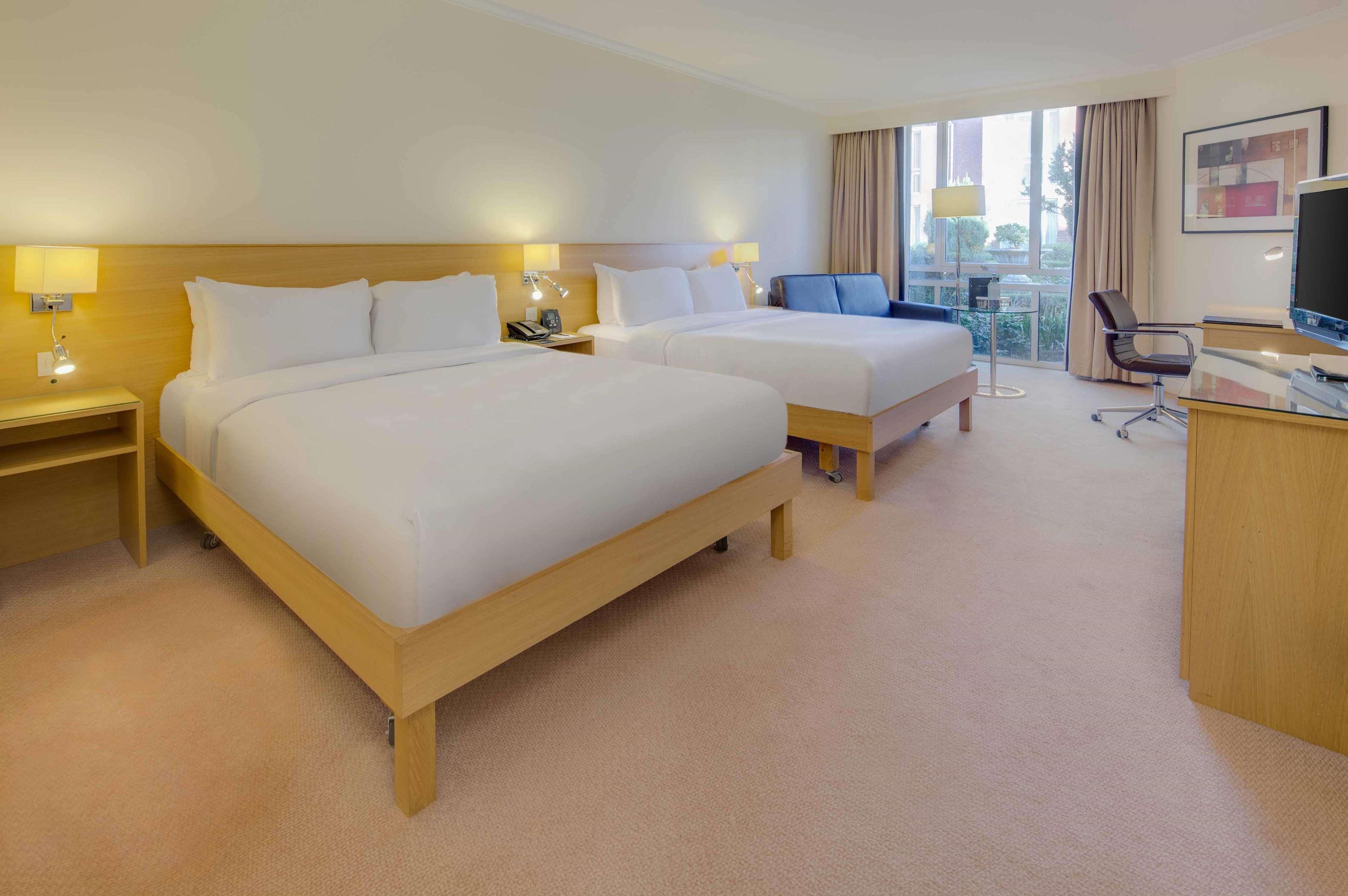Hilton Northampton Hotel Bagian luar foto