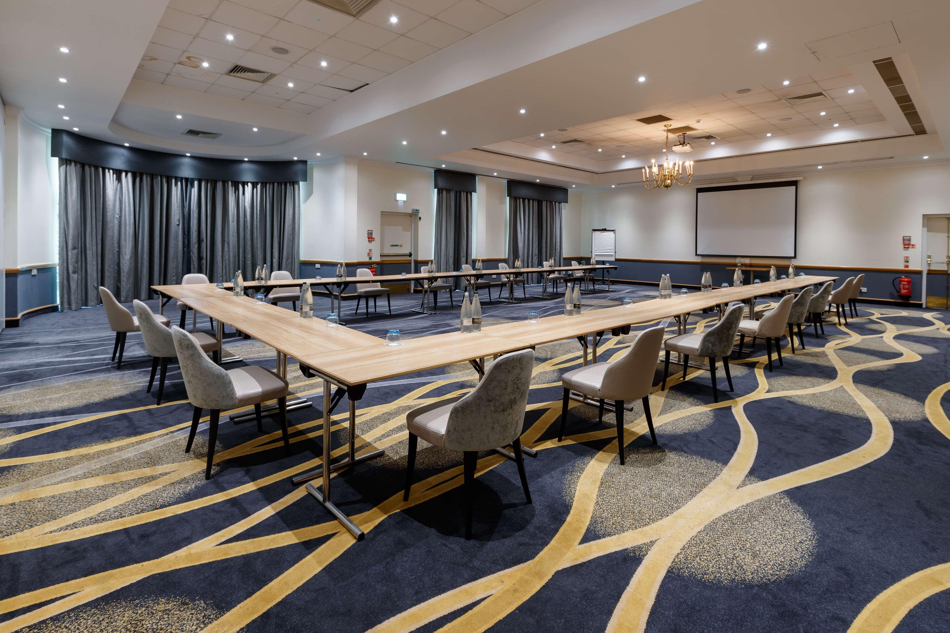 Hilton Northampton Hotel Bagian luar foto