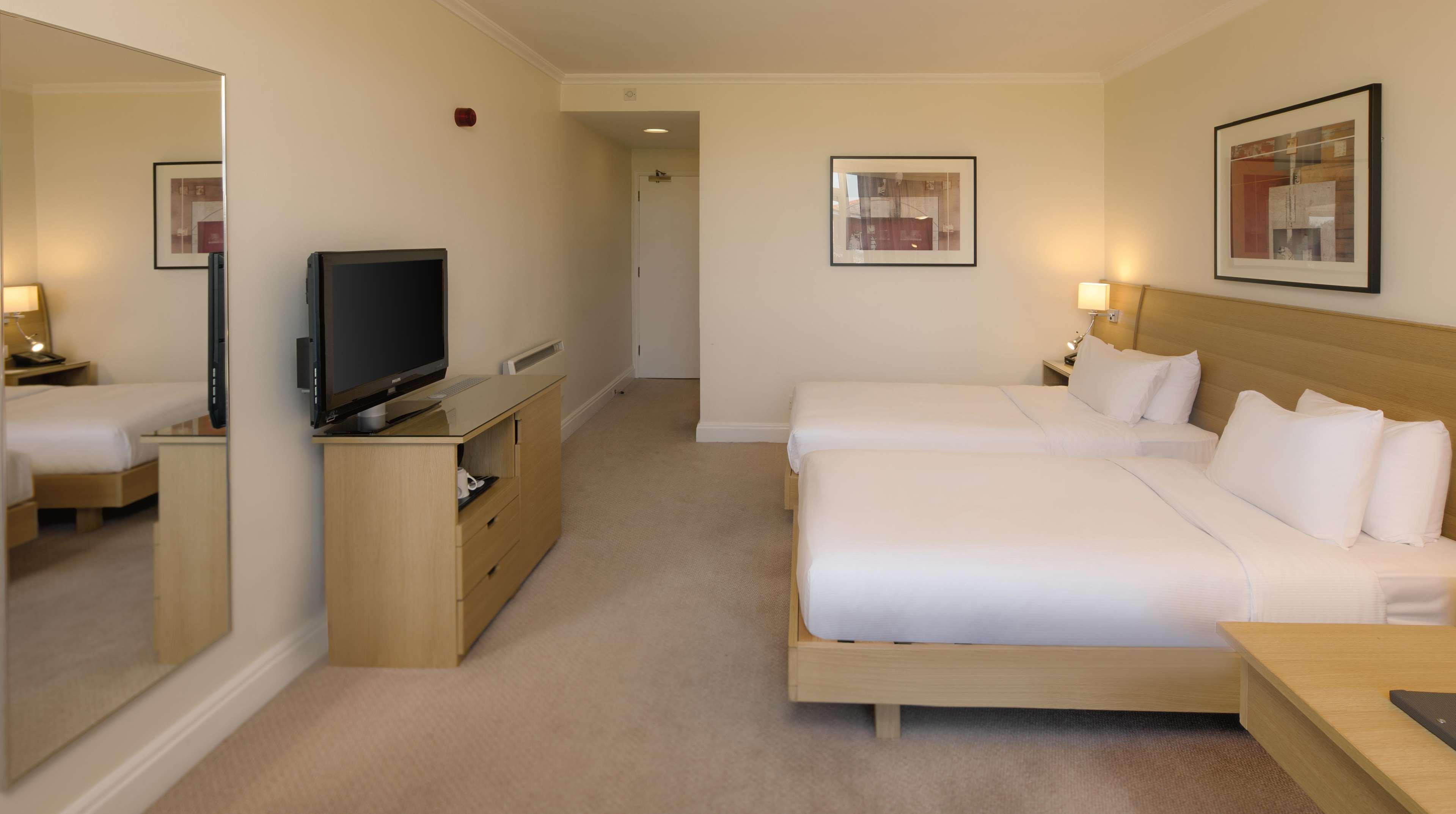 Hilton Northampton Hotel Bagian luar foto