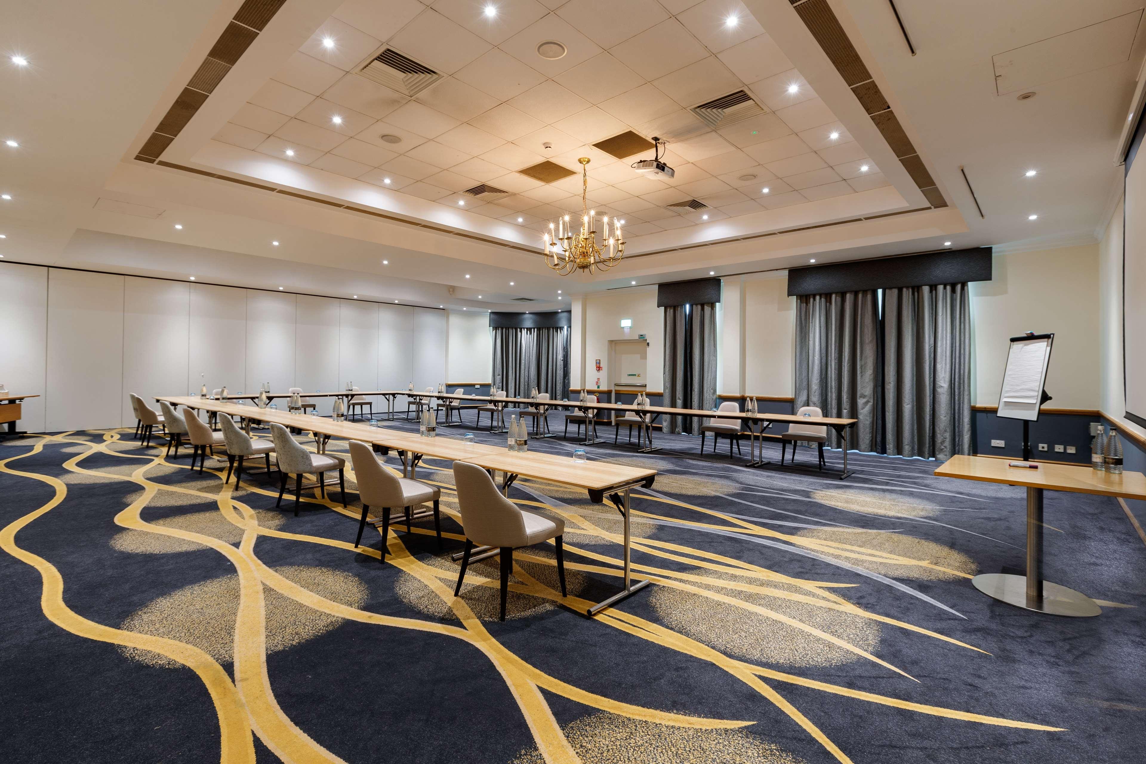 Hilton Northampton Hotel Bagian luar foto