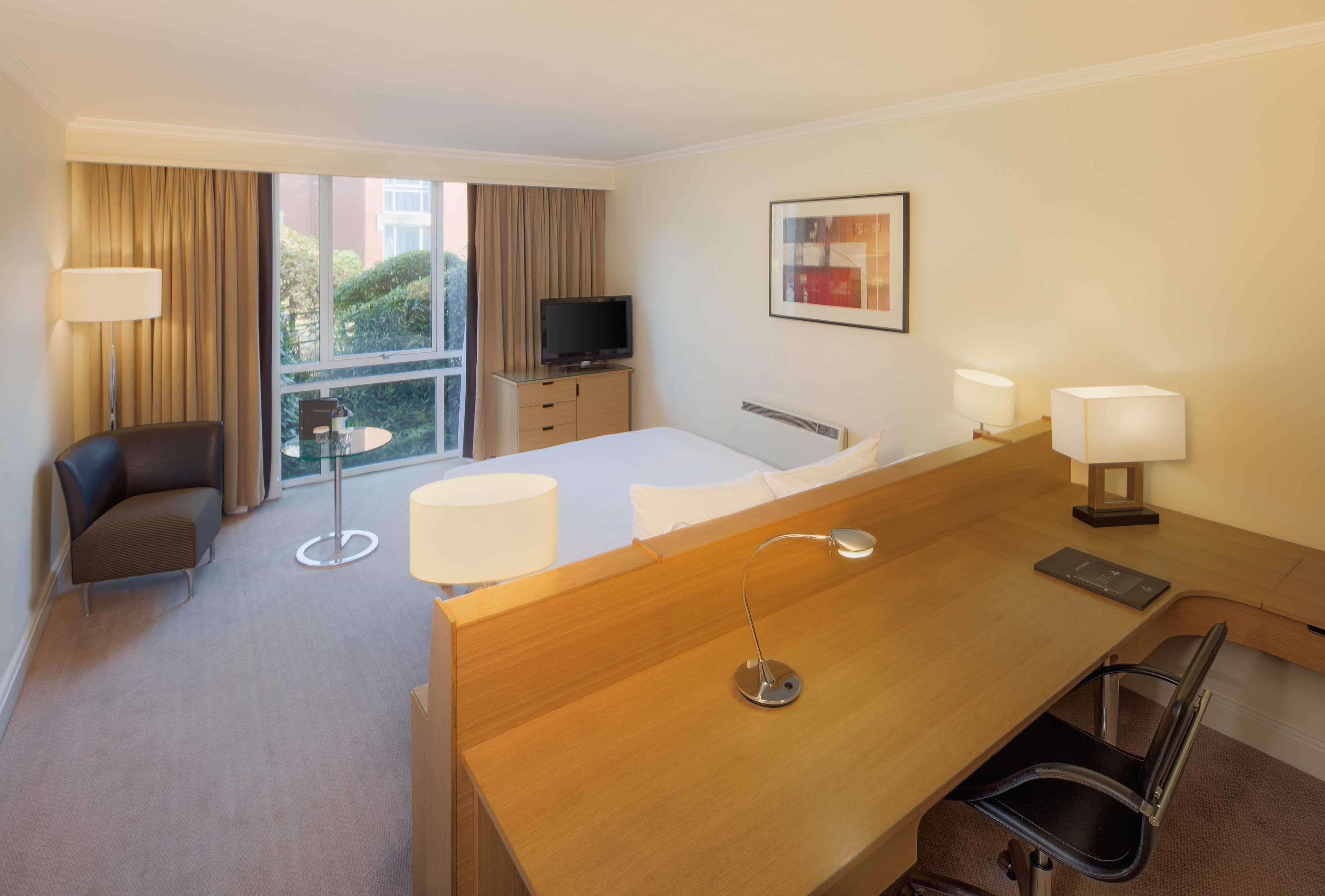 Hilton Northampton Hotel Bagian luar foto