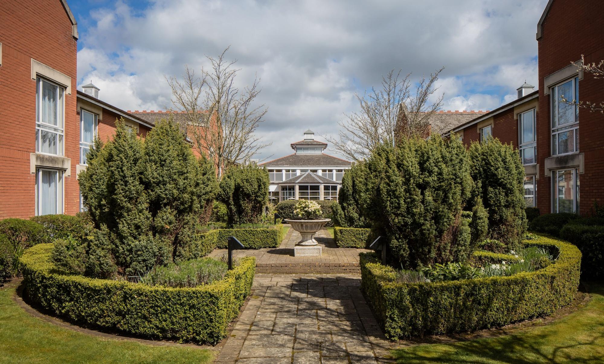 Hilton Northampton Hotel Bagian luar foto