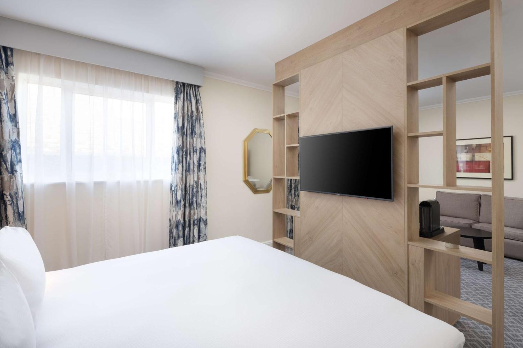 Hilton Northampton Hotel Bagian luar foto