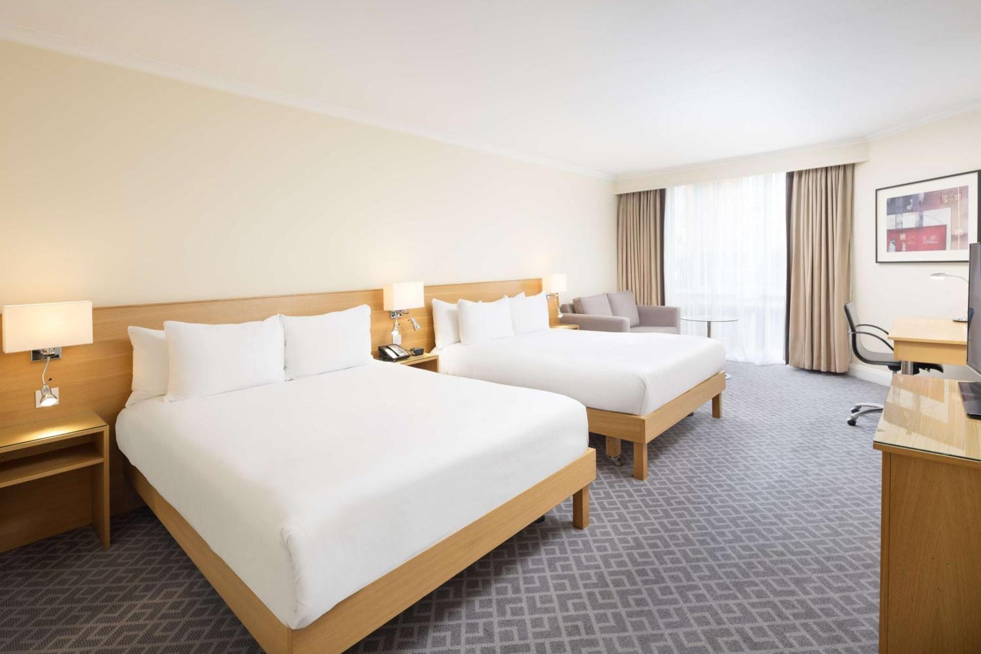 Hilton Northampton Hotel Bagian luar foto