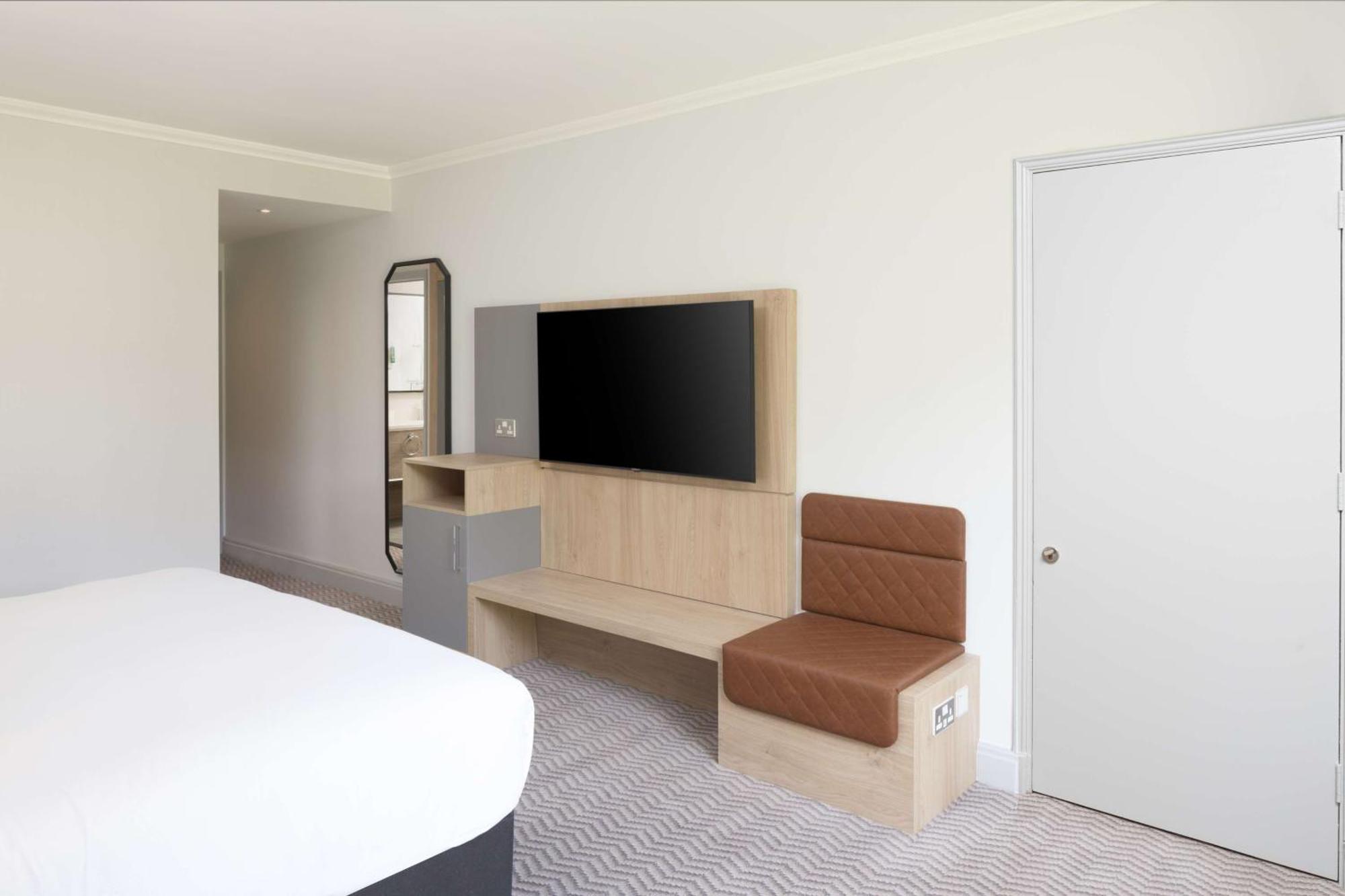 Hilton Northampton Hotel Bagian luar foto