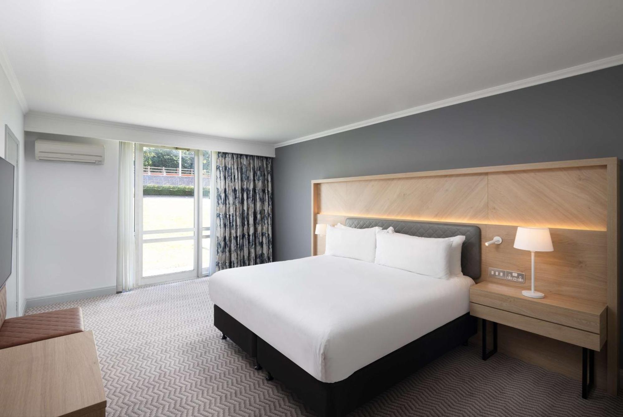 Hilton Northampton Hotel Bagian luar foto