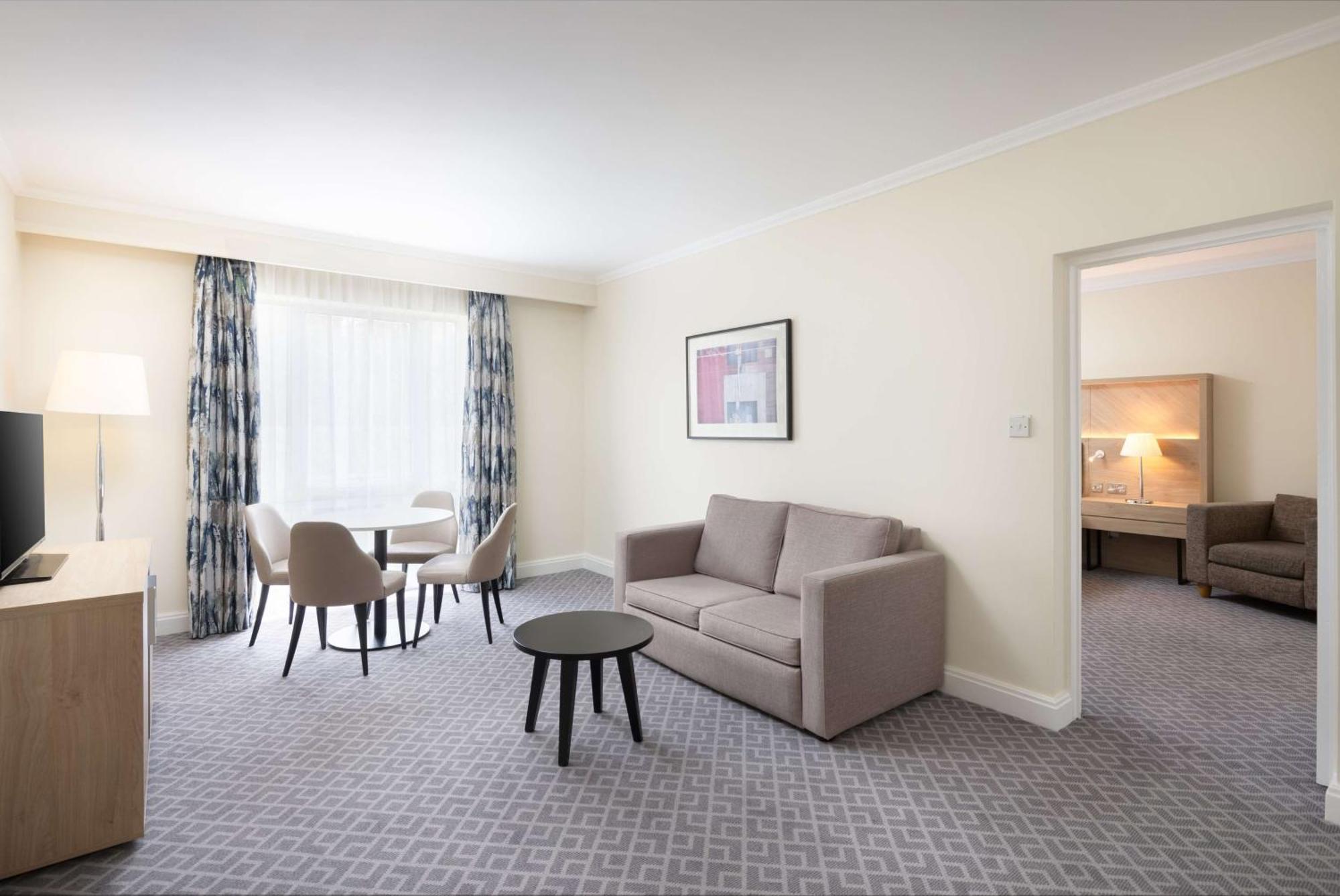 Hilton Northampton Hotel Bagian luar foto