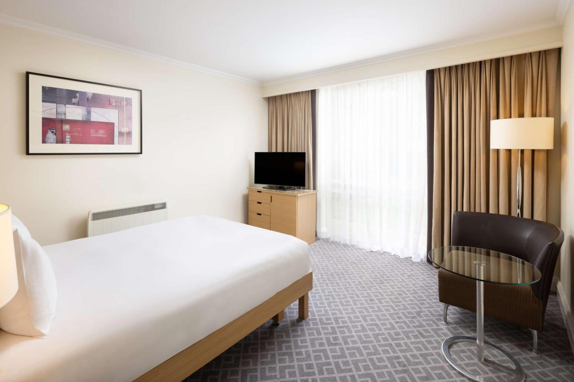 Hilton Northampton Hotel Bagian luar foto