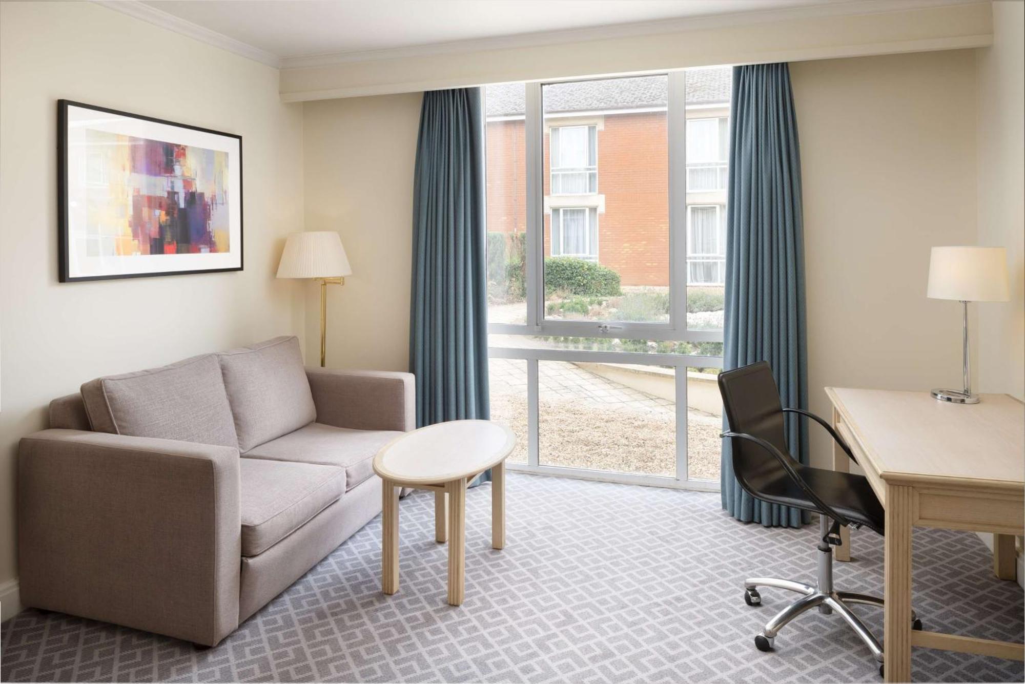 Hilton Northampton Hotel Bagian luar foto