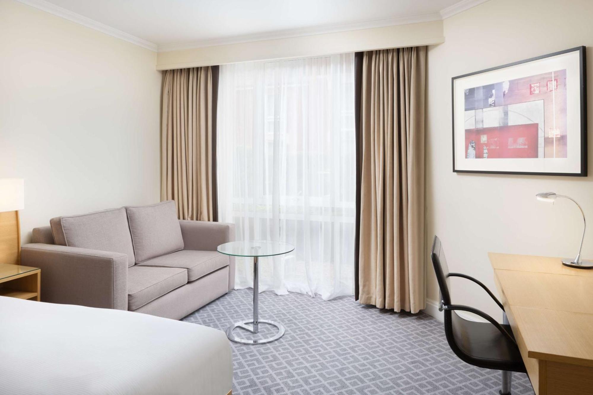 Hilton Northampton Hotel Bagian luar foto
