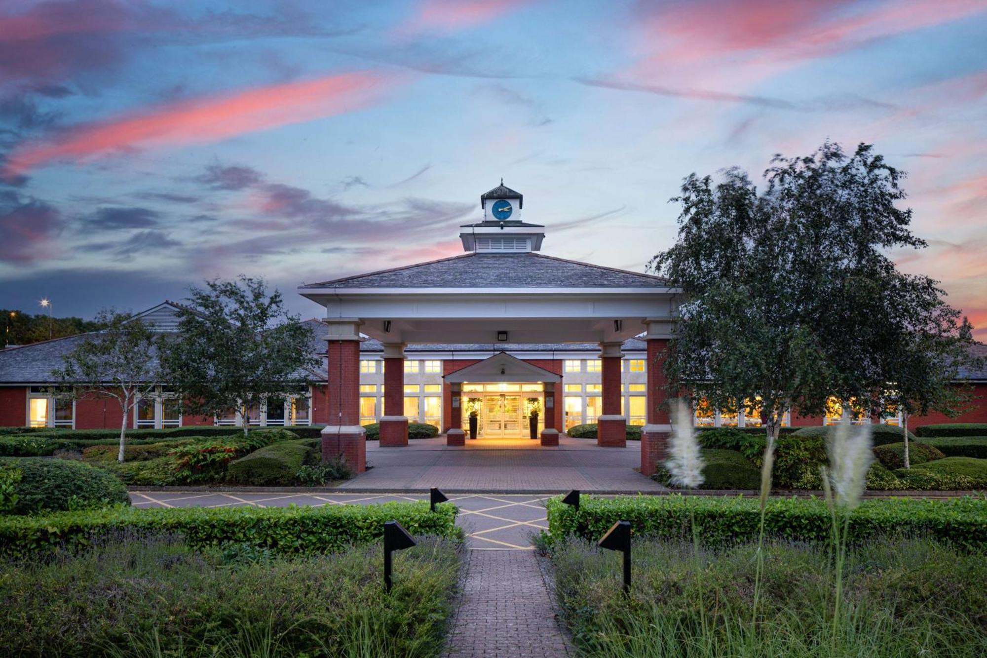 Hilton Northampton Hotel Bagian luar foto