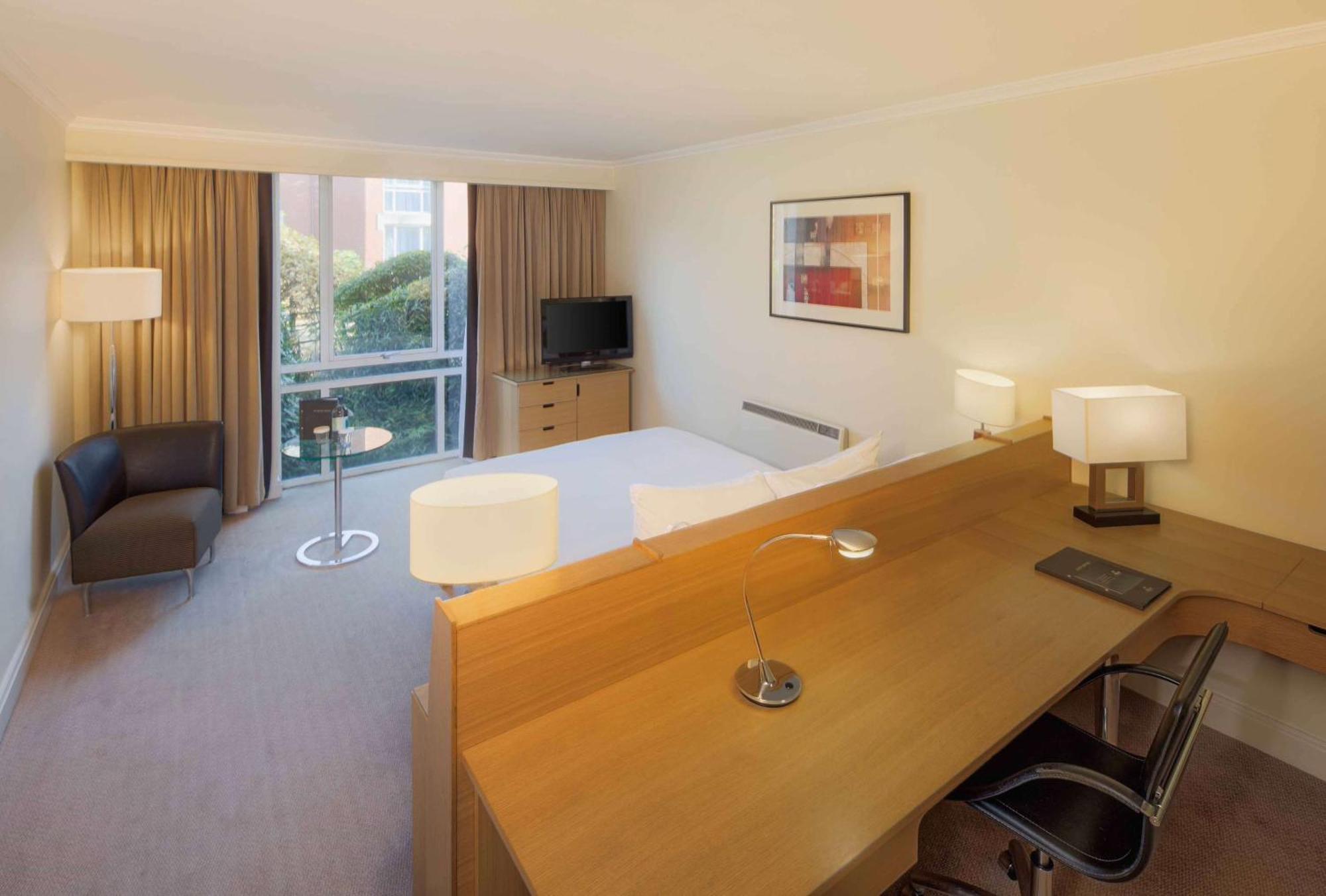 Hilton Northampton Hotel Bagian luar foto